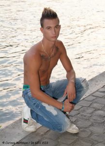 jeune homme sexy, photo lifestyle